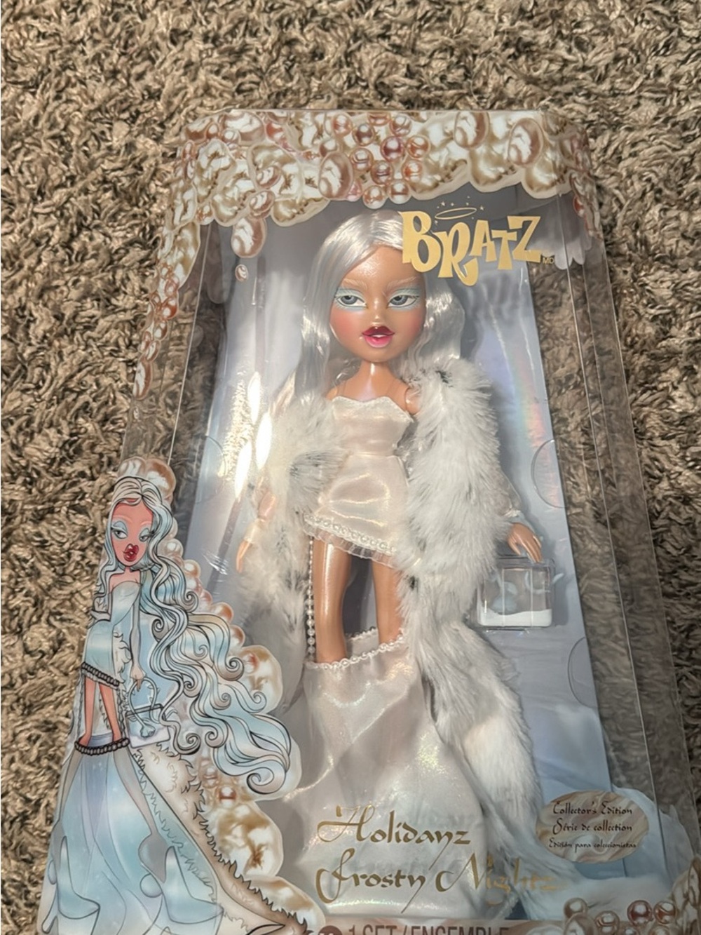 Bratz Holidayz Frosty Muse Doll - White & Silver Outfit